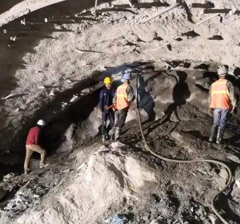 阳明拱顶带模注浆料的施工流程及注意事项